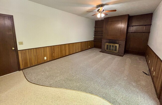 Building Photo - 4 Bed, 3 Bath home on West Side of Manhattan Near CiCo Park!