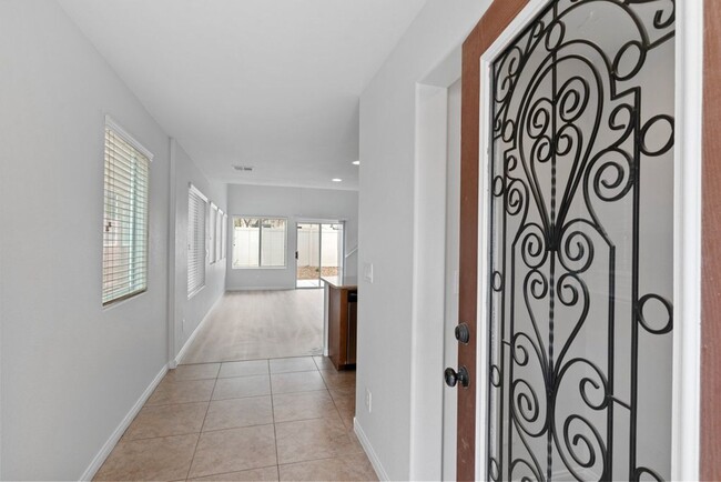 Foto del edificio - UPGRADED 3 BED 2.5 BATH IN SOUTHWEST- DOWN...