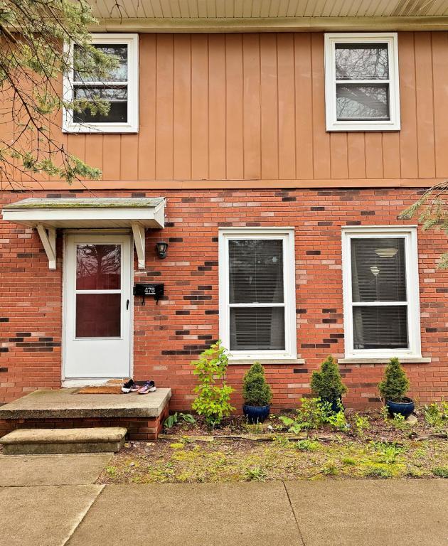 Primary Photo - 476 Robbe Ave