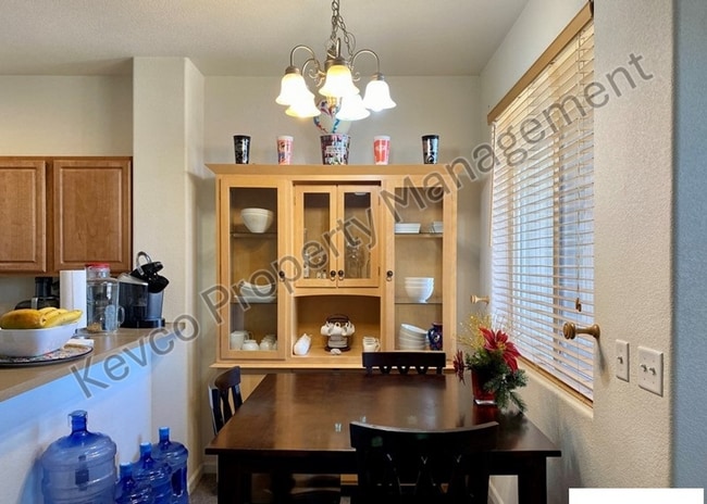 Building Photo - Live, Work, Relax - Comfortable Townhouse with AC