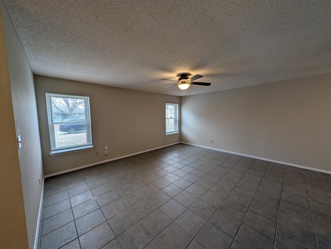 Foto del edificio - 316 S Ave E