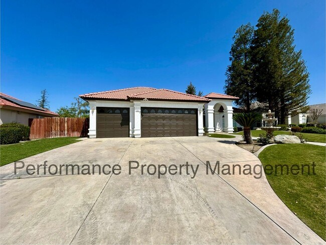 Building Photo - Gorgeous Seven Oaks Home with Entertainers...