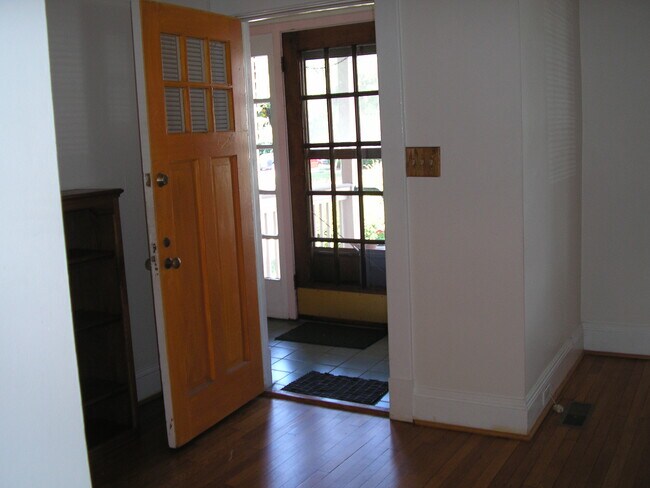 Foto del edificio - 1709 Hampton Blvd