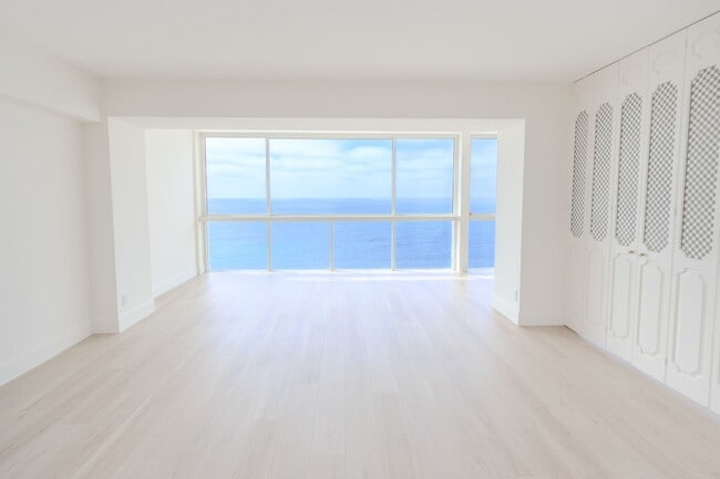 Foto del edificio - 939 Coast Blvd