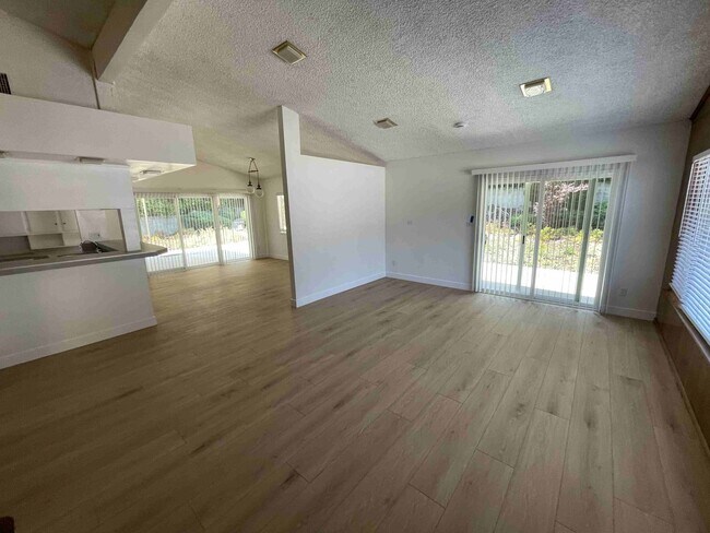 Building Photo - SOUTH OF THE BLVD. HOME IN WOODLAND HILLS!