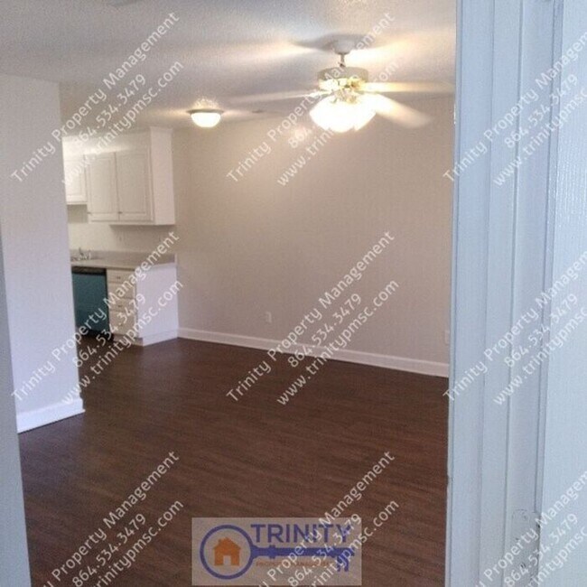 Building Photo - Completely Renovated Duplex Ready and Wait...