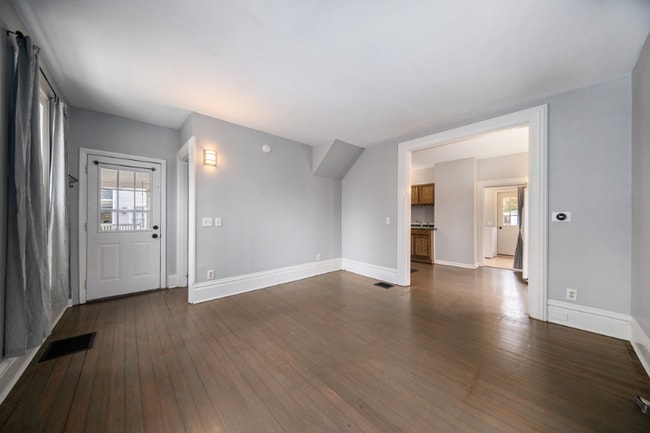 Building Photo - 212 Kilbuck St E