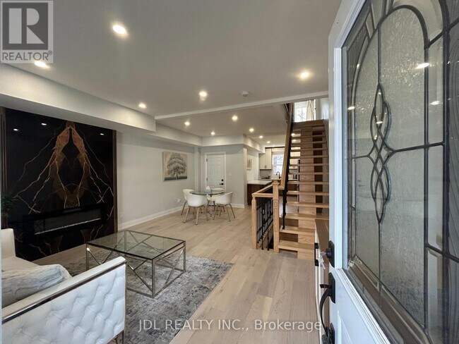 Photo du bâtiment - 18 Connaught Ave