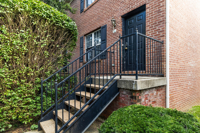 Building Photo - EAGLE CREEK TOWNHOMES