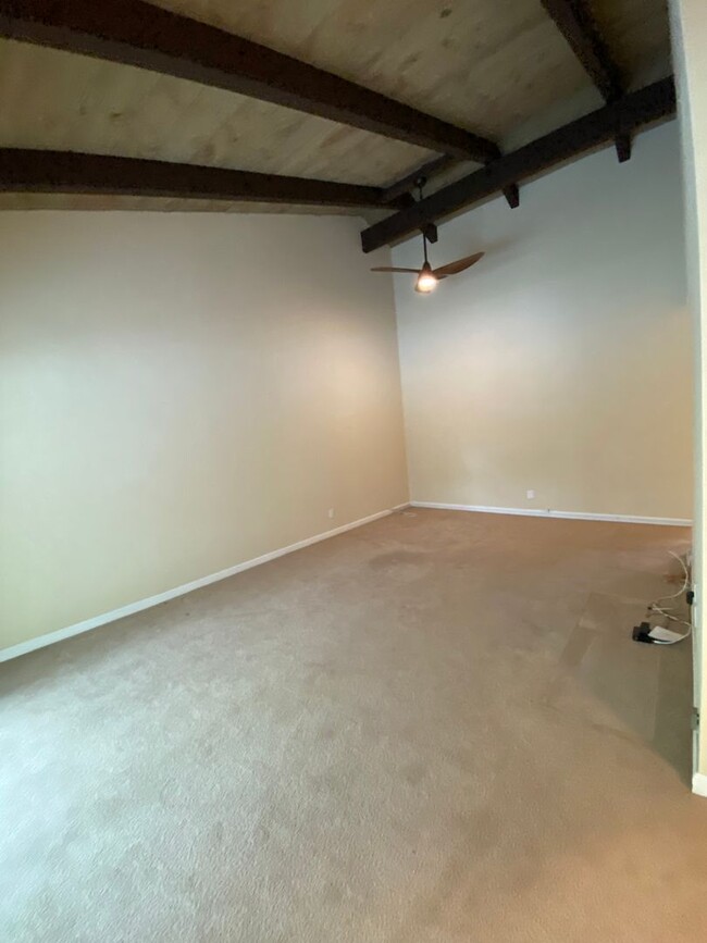 Building Photo - 2 bed 2 bath Condo nestled in the Parkview...