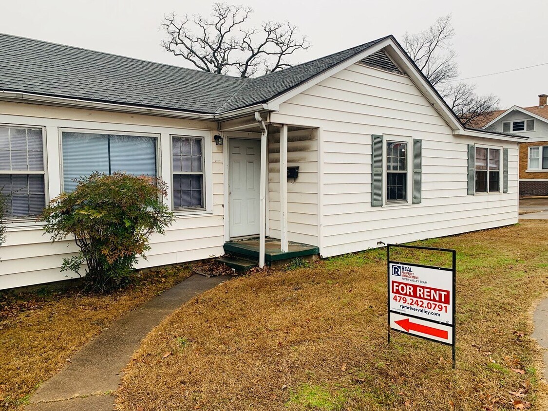 Coming in March 3 Bed 2 Bath Duplex clos... House Rental in Fort