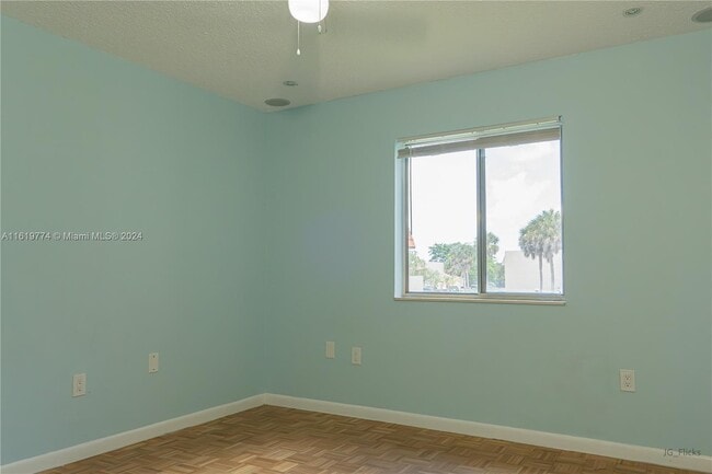 Building Photo - 6100 Forest Hill Blvd