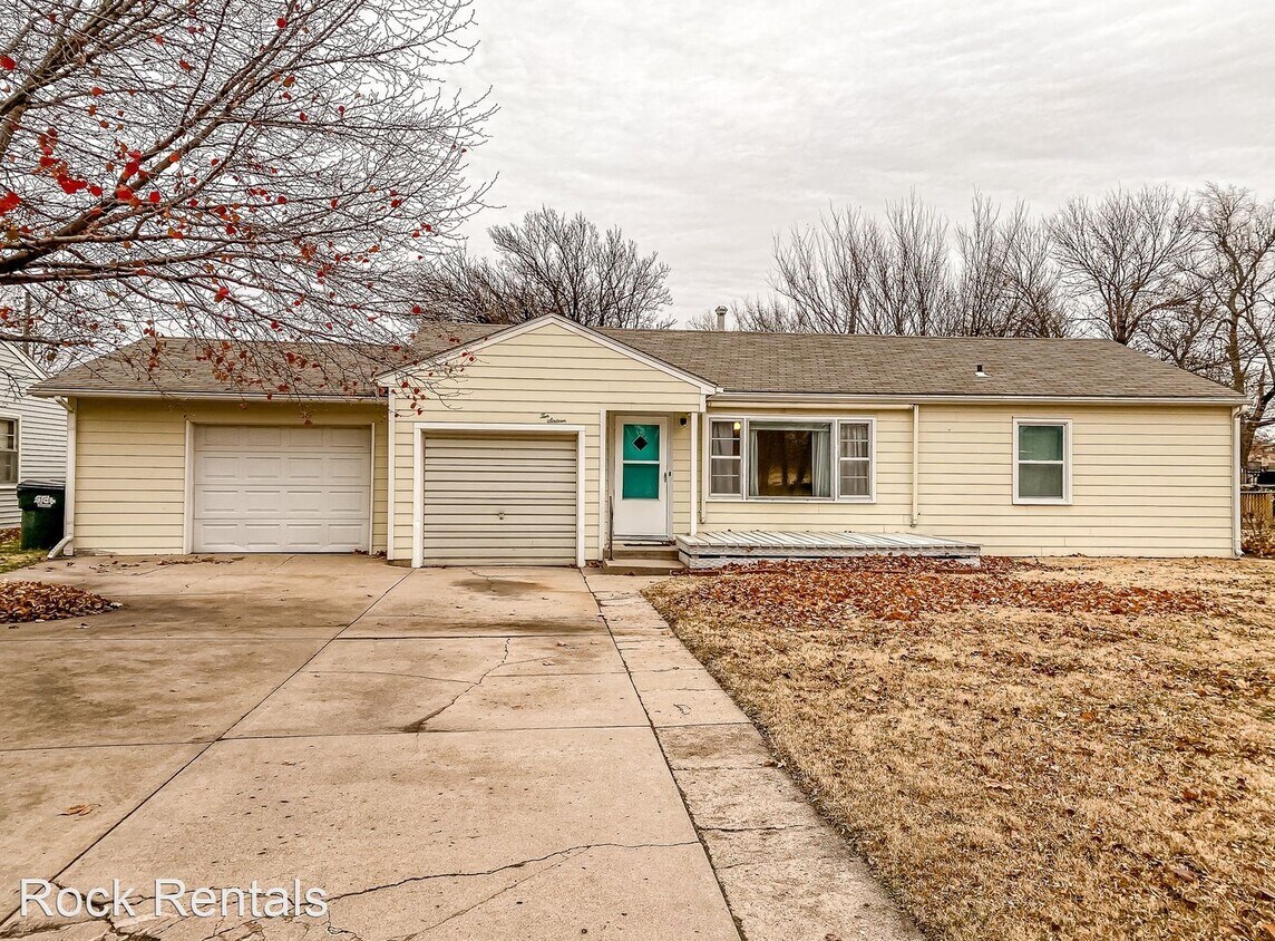 Foto principal - 3 br, 1 bath House - 1016 E 12th