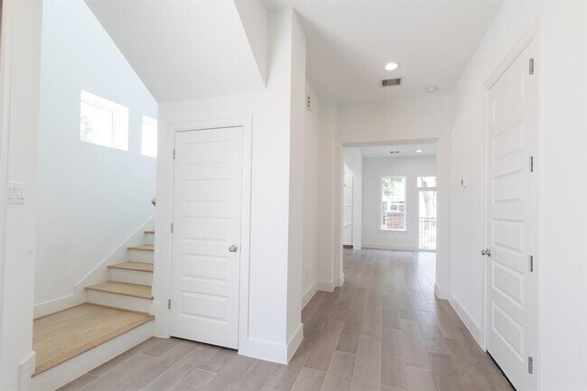 Foto del edificio - 7702 Westside Villas Ln