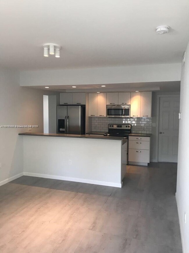 Foto del edificio - 3069 SW 7th St