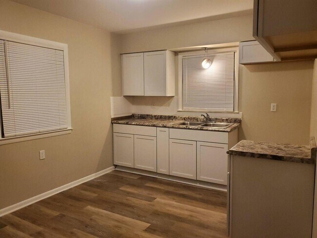 Foto del edificio - 8131 W Villard Ave