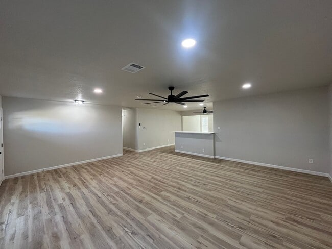Building Photo - 9380 Schaefer Rd
