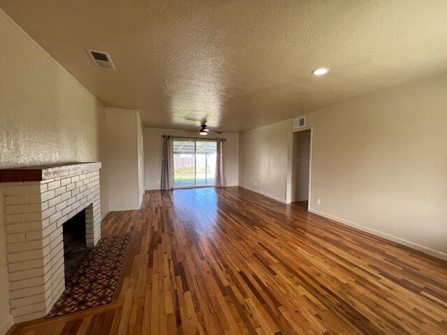 Building Photo - 1280 Pennisue Way