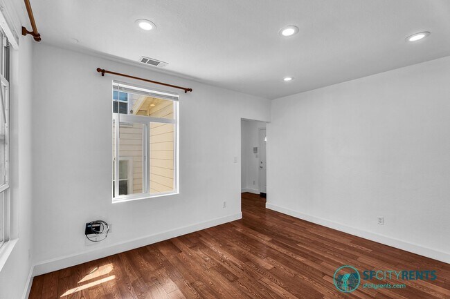 Foto del edificio - Bernal/St Mary's: Rare Remodeled Cottage w/ Washer/Dryer, Patio & Storage