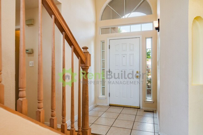 Foto del edificio - WOW CHECK OUT THIS AWESOME HOME IN RIVERVIEW ESTATES