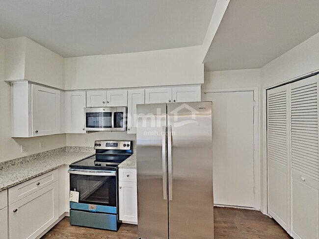 Foto del edificio - 1345 N Brittany Ln