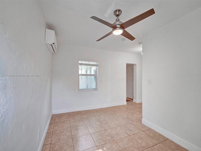 Foto del edificio - 550 NE 68th St