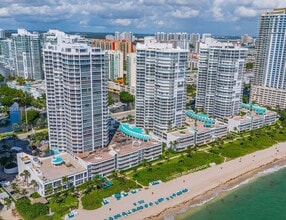 Building Photo - 16425 Collins Ave