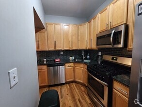 Building Photo - 1147 E 61st St