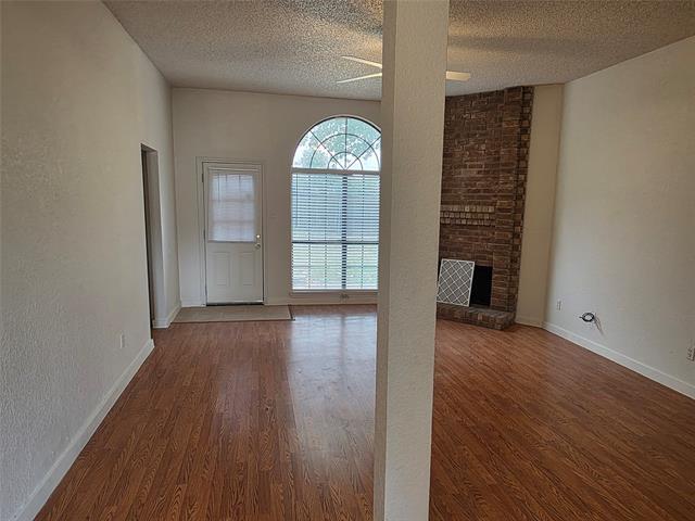 Foto del edificio - 4755 Hollow Tree Dr