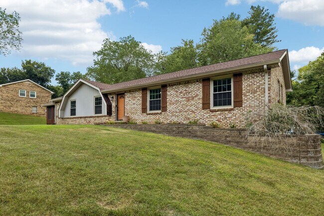 Building Photo - Pet Friendly Four Bedroom with Basement!