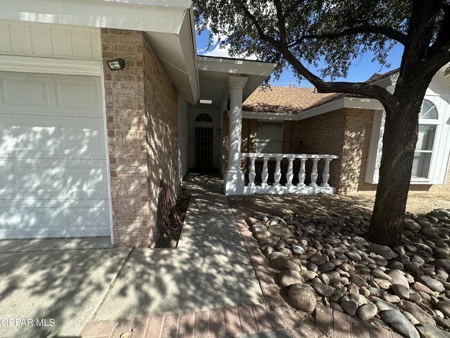 Building Photo - 408 Hadley Pl