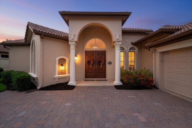 Building Photo - 923 SW Grand Reserves Blvd