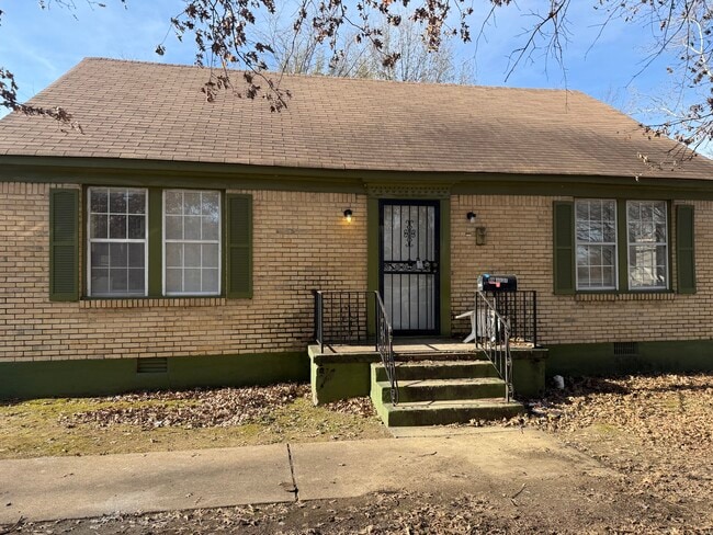 Front of House - 1131 N Watkins St House