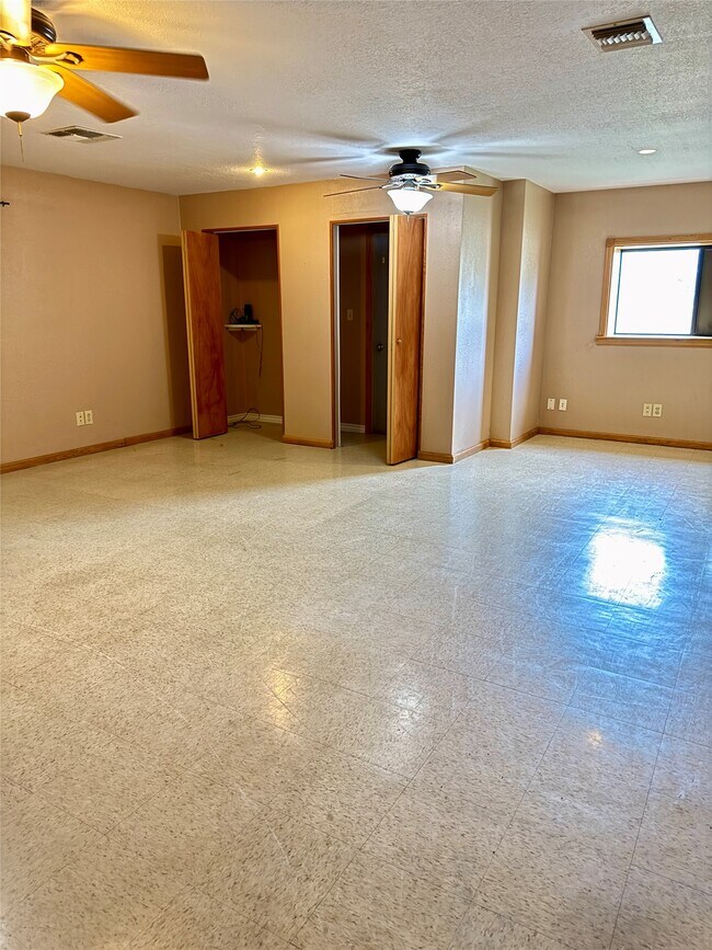 Foto del edificio - 5911 Farm to Market Rd 1459