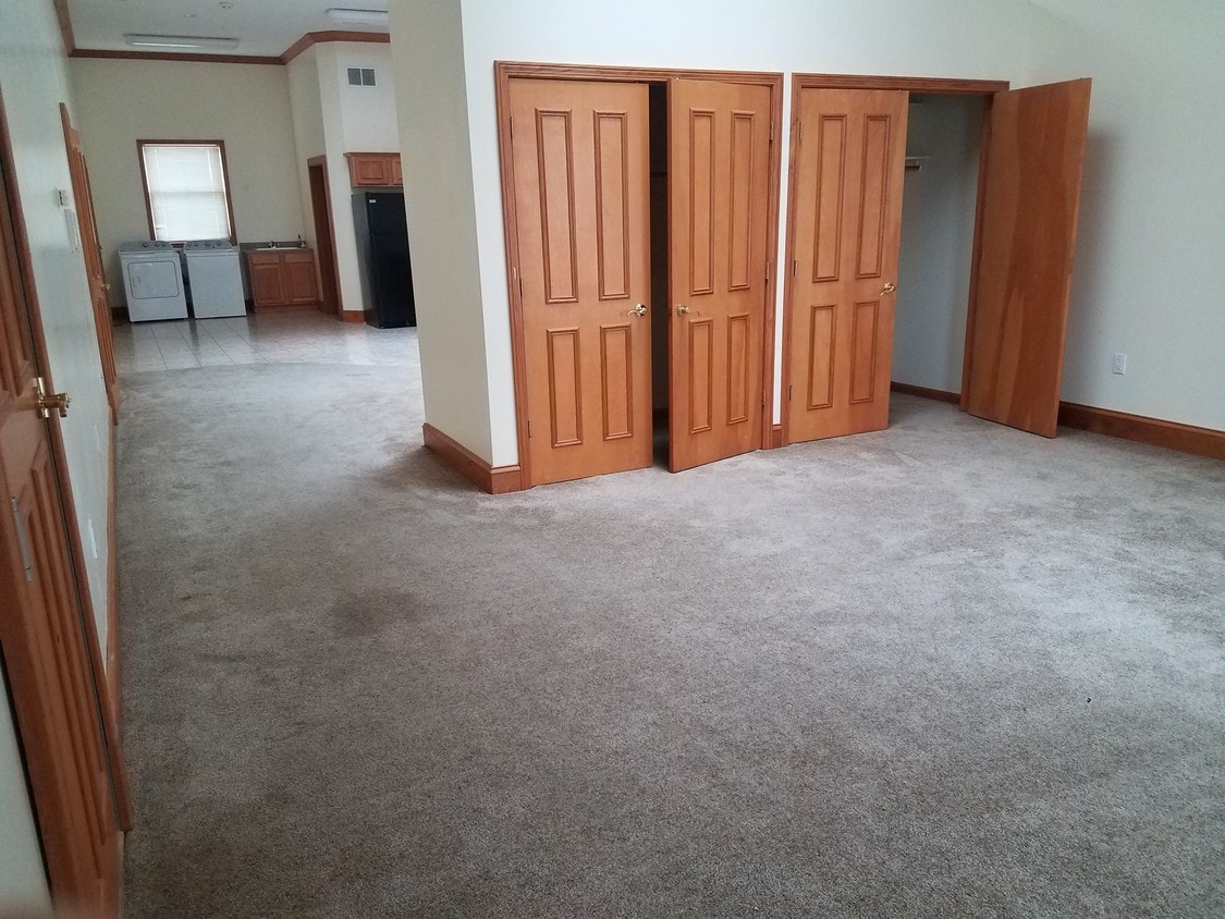 Primary Photo - 844 Main St