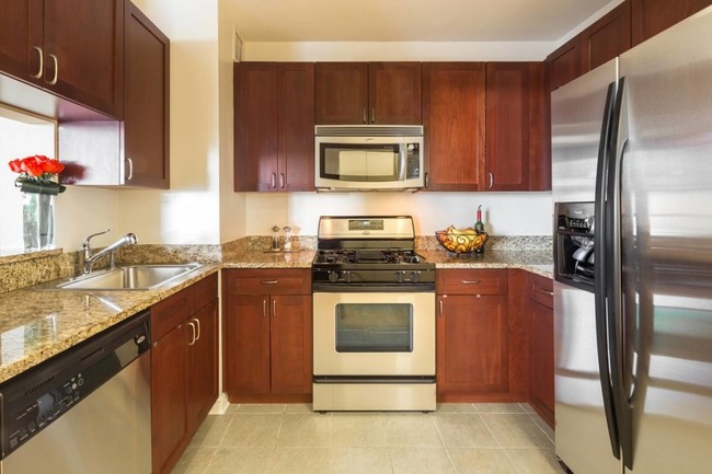 Foto del edificio - 210-211 North End Ave