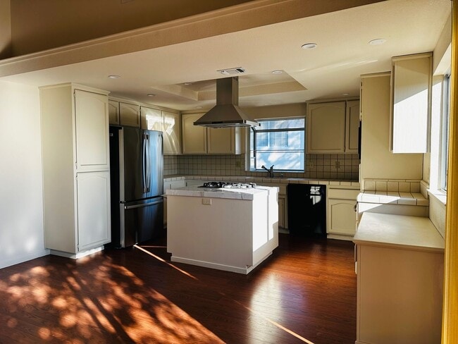 Building Photo - El Dorado Hills Beauty