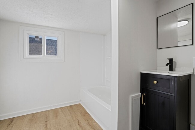 Building Photo - 117 River Ave