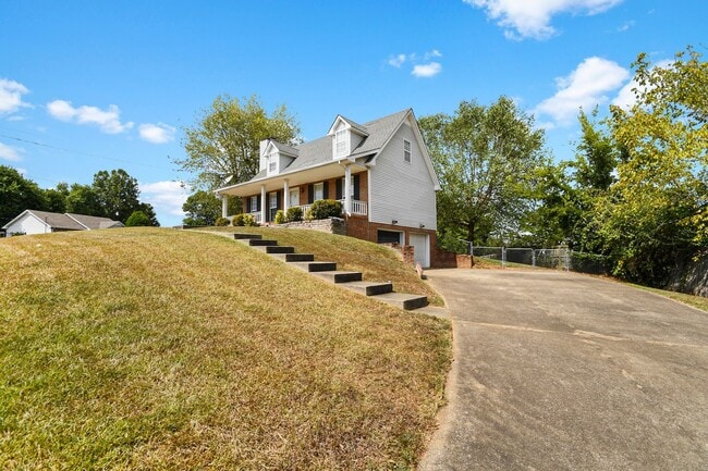 Foto del edificio - Pet Friendly Three Bedroom with Basement!