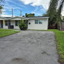 Building Photo - 823 NW 30th Ct