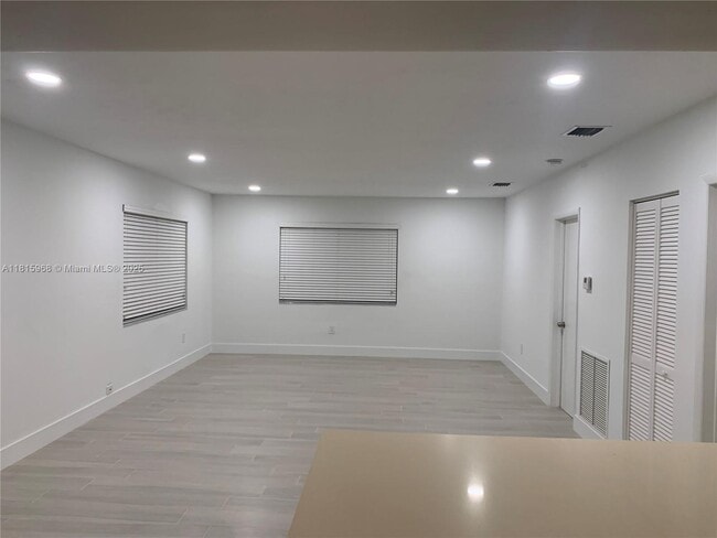 Building Photo - 315 Majorca Ave