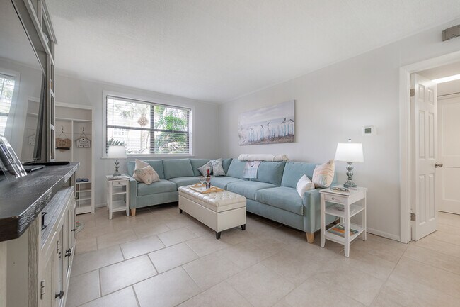 Building Photo - 6700 Sunset Way