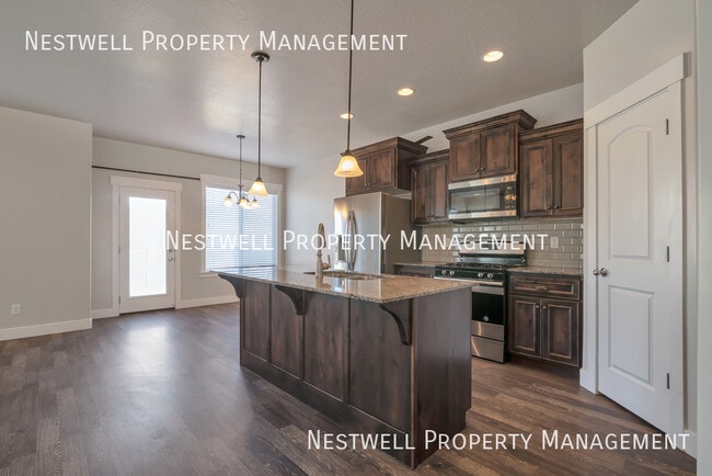 Building Photo - 246 W Silver Springs Dr