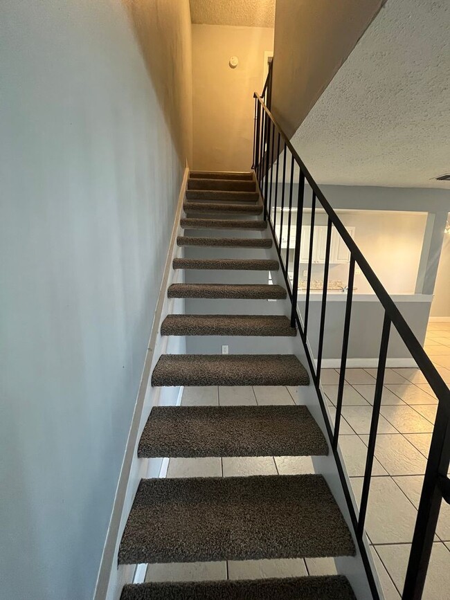 Building Photo - 2 br, 1 bath House - 824 E TIFFANY DR #2