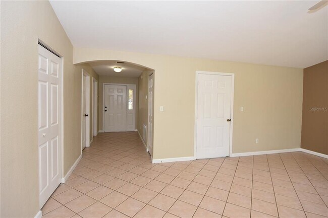Building Photo - 4 Wheel Pl