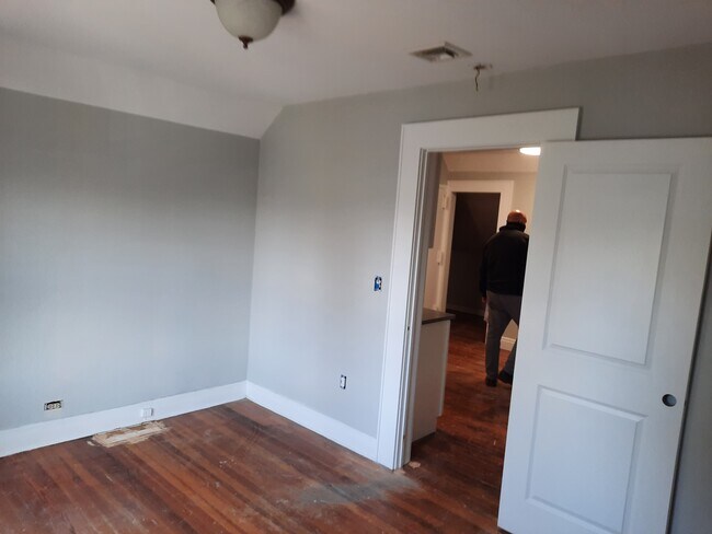 ROOM - 177 Davenport Ave