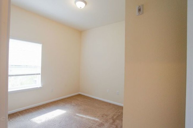 Building Photo - 130 Burnett Ct. #101