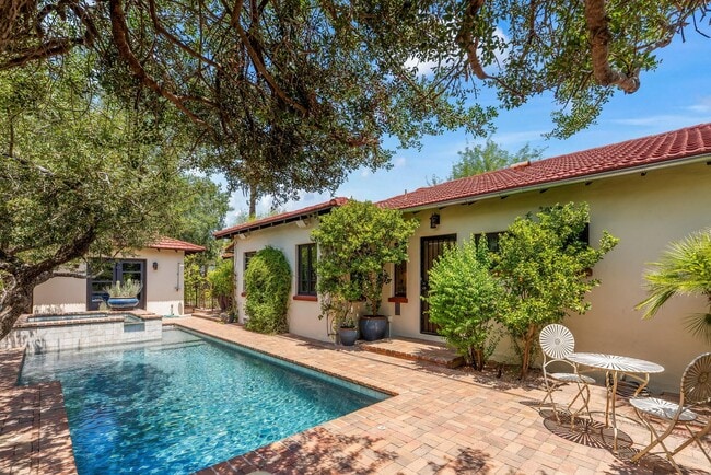 Photo - Sam Hughes Classic House