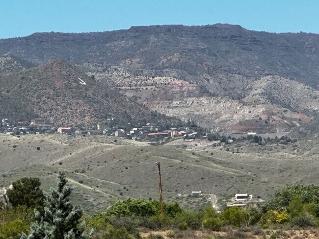 Building Photo - Kindra Heights beauty.