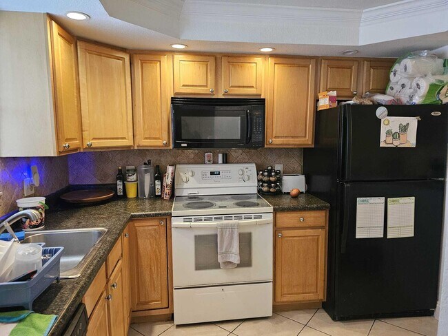 Building Photo - 21890 Lake Forest Cir